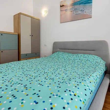 Apartment Seven Breeze